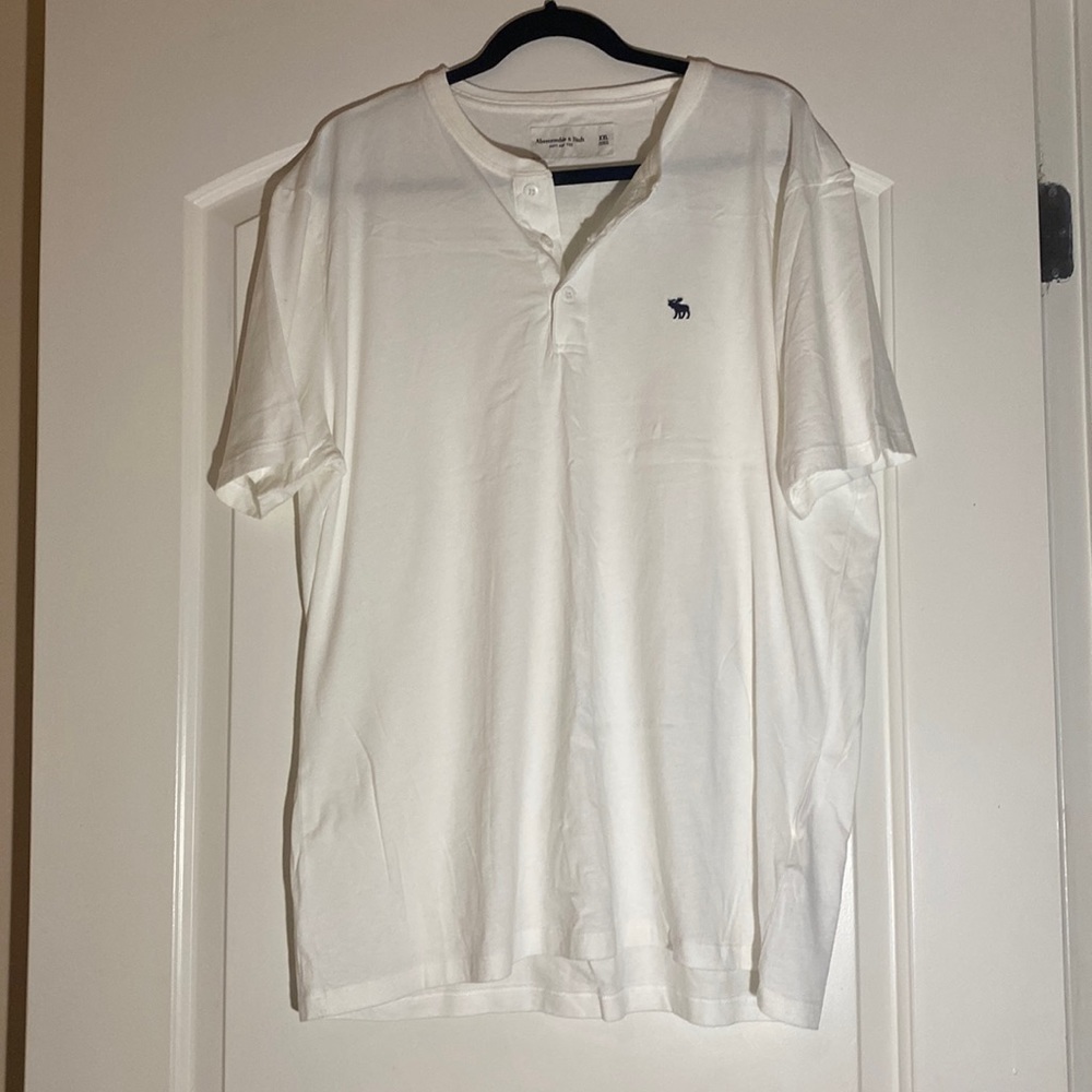 Abercrombie & Fitch White Button Up Short-Sleeve Shirt